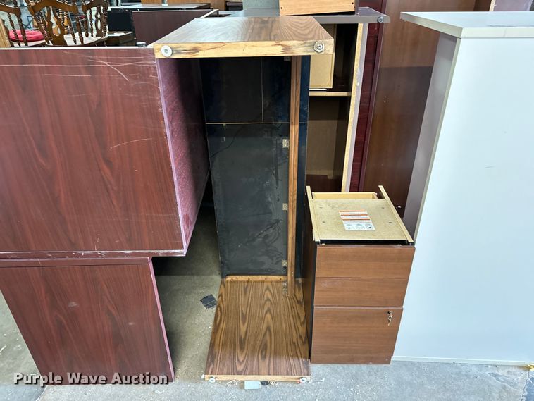 image for item OM9254 Office desk and chairs