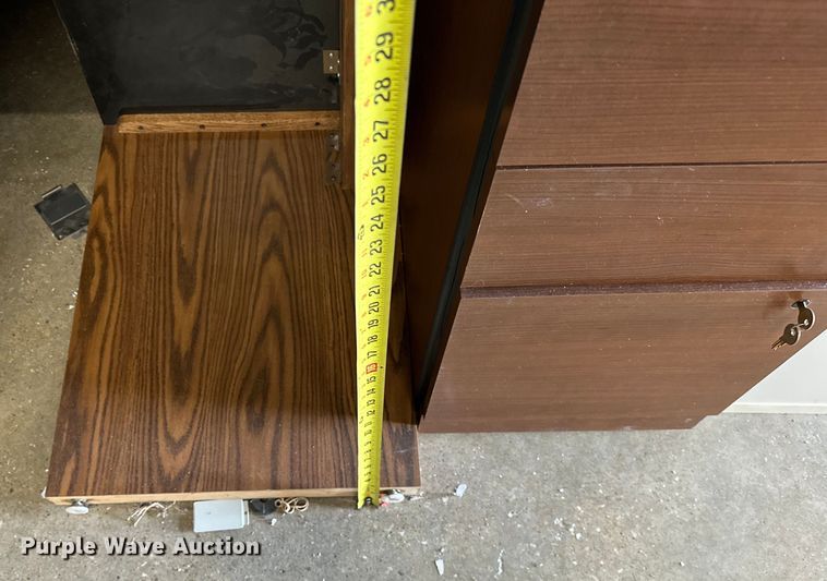 image for item OM9254 Office desk and chairs