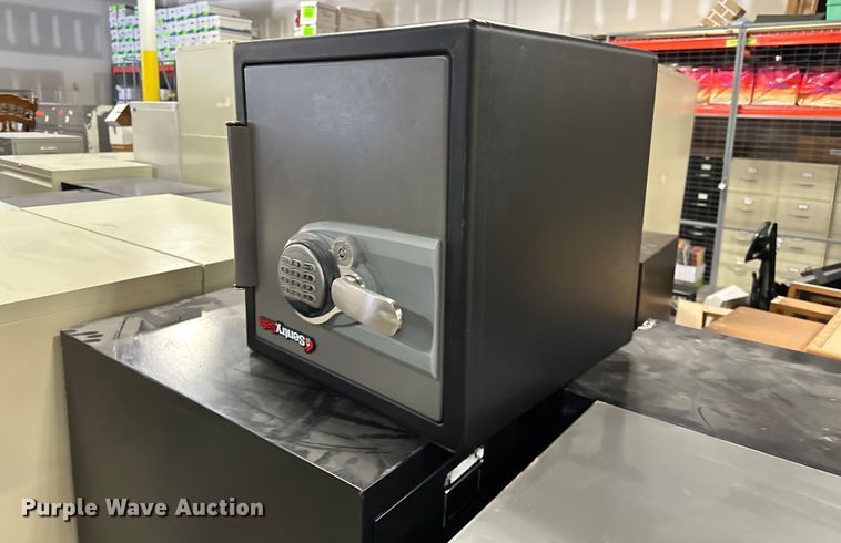 image for item OM9257 (26) file cabinets 