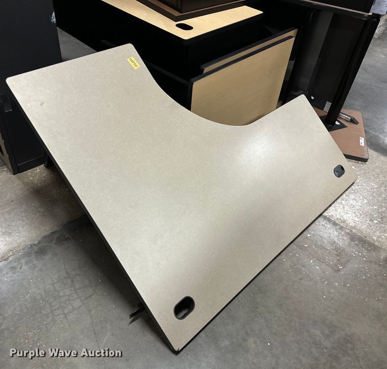 image for item OM9258 Office cubicals 