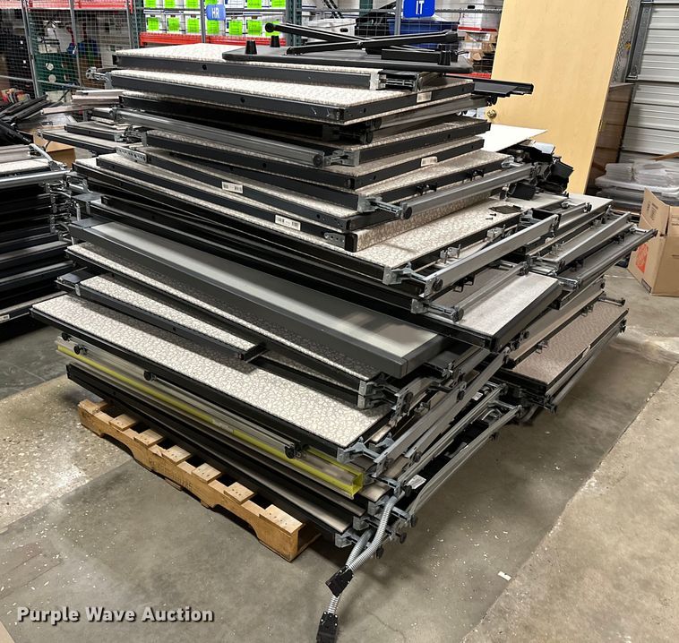 image for item OM9258 Office cubicals 