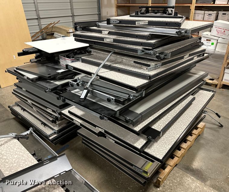 image for item OM9258 Office cubicals 