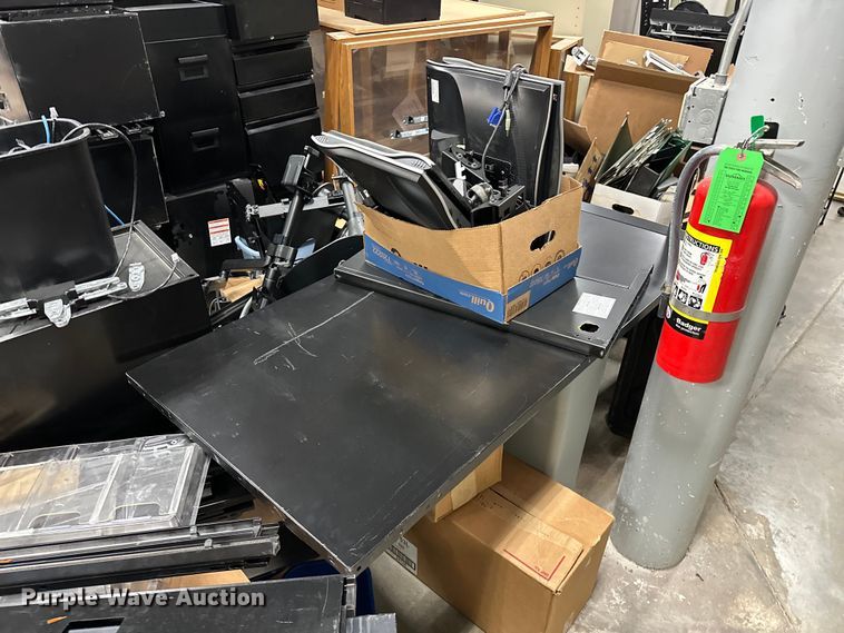 image for item OM9258 Office cubicals 