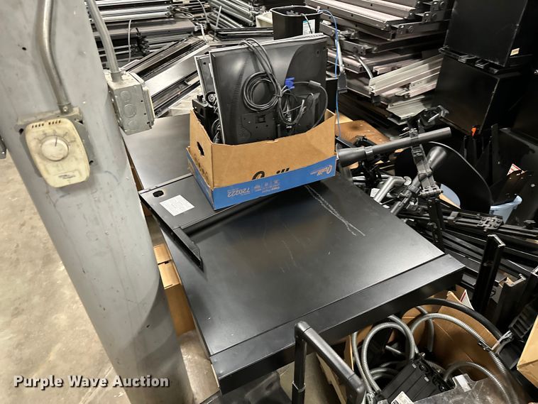 image for item OM9258 Office cubicals 