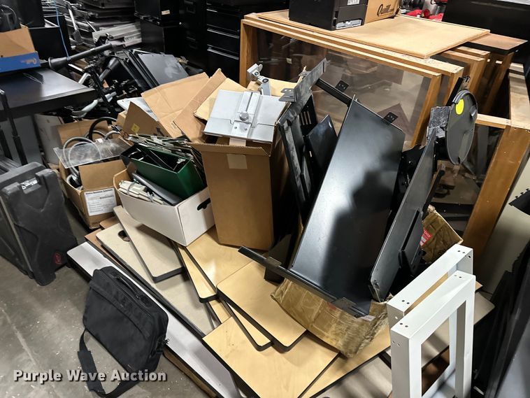 image for item OM9258 Office cubicals 