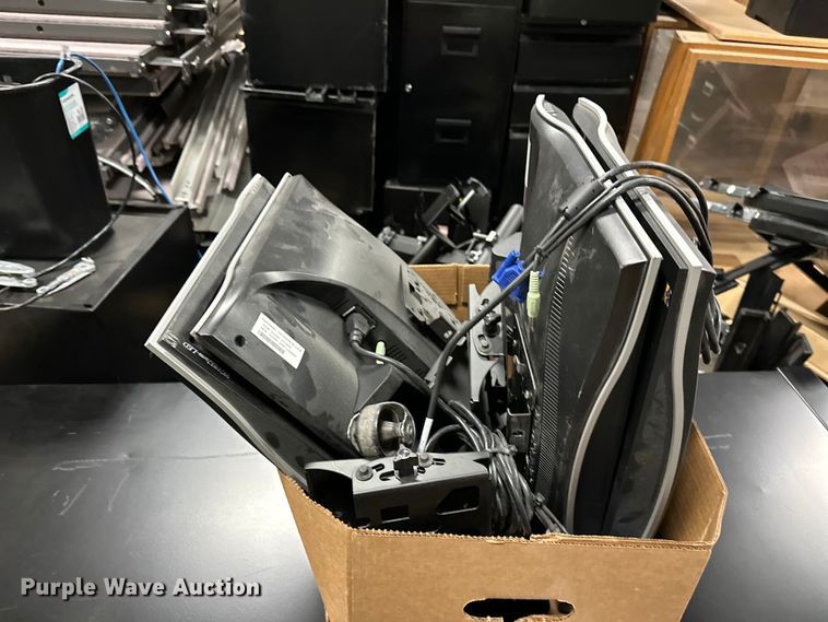 image for item OM9258 Office cubicals 