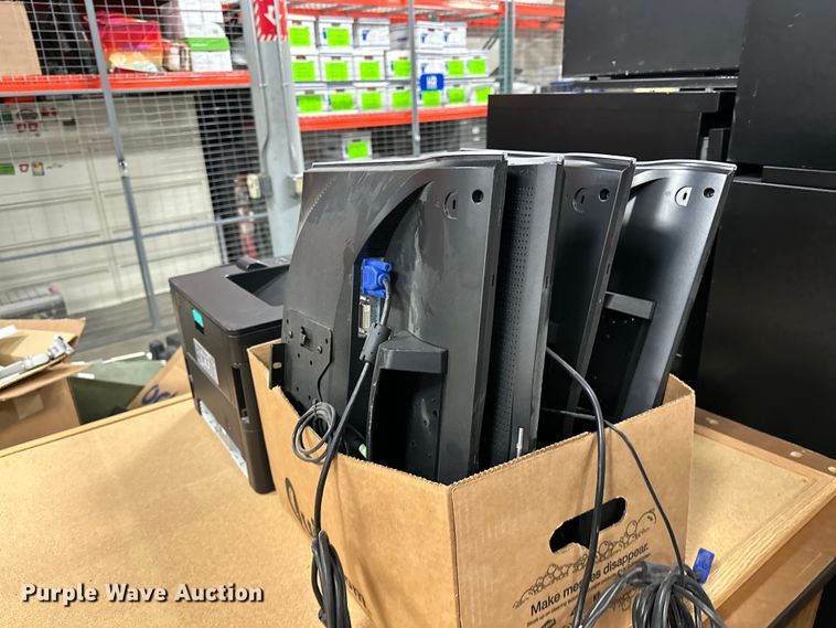 image for item OM9258 Office cubicals 