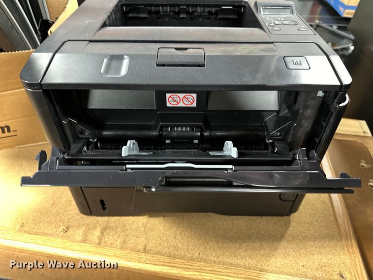 image for item OM9258 Office cubicals 