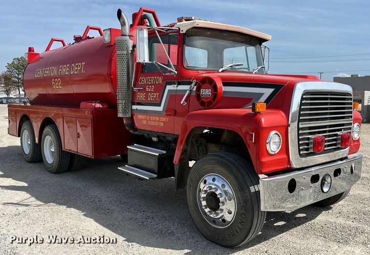 image for item OM9260 1984 Ford LT9000 tanker fire truck