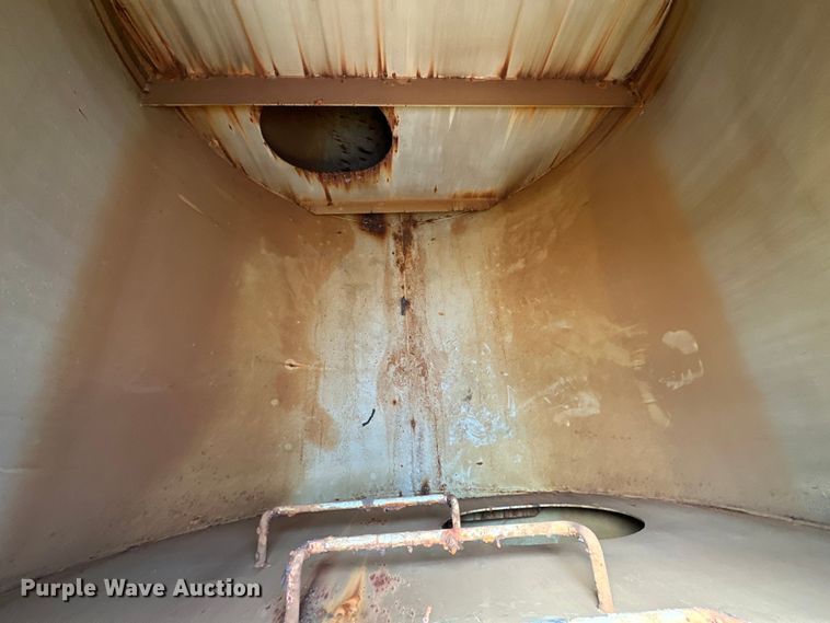 image for item OM9260 1984 Ford LT9000 tanker fire truck