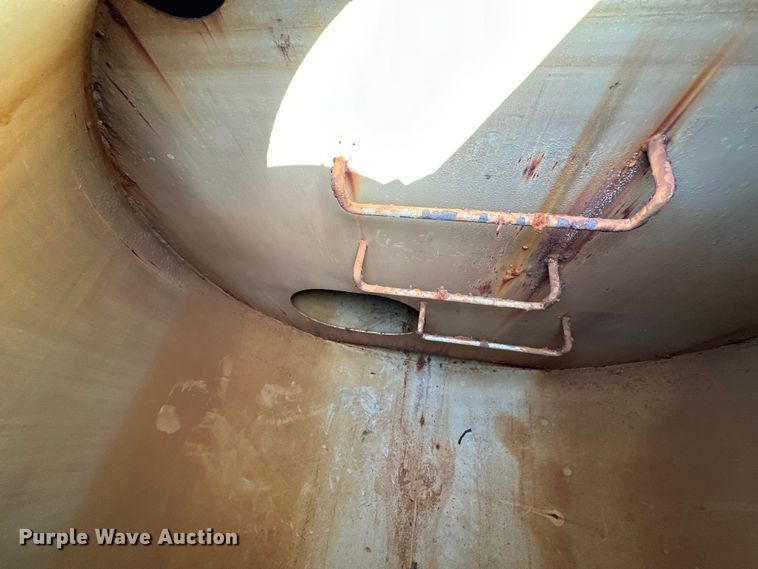 image for item OM9260 1984 Ford LT9000 tanker fire truck