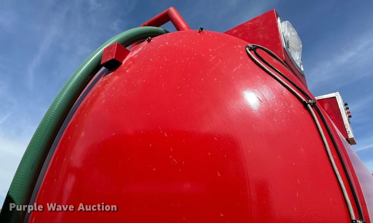 image for item OM9260 1984 Ford LT9000 tanker fire truck