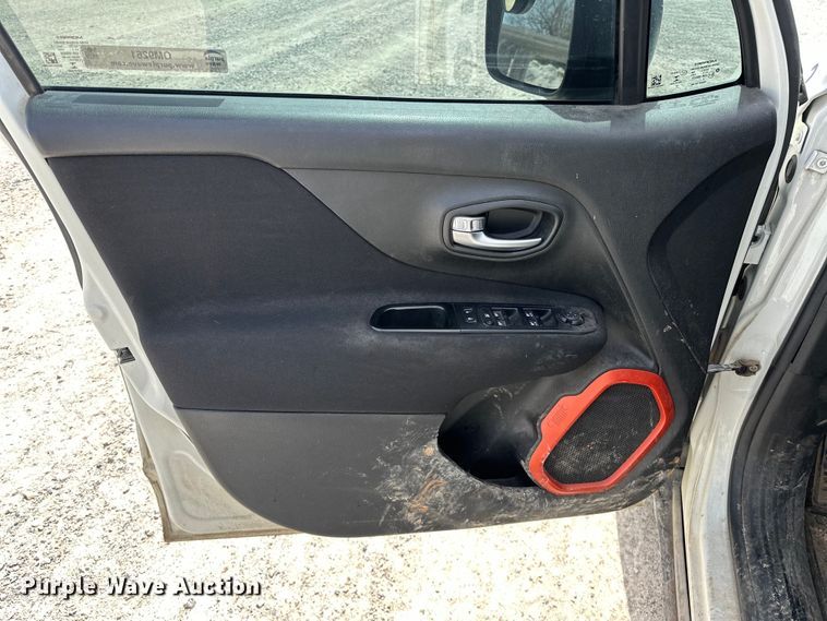 image for item OM9261 2018 Jeep Renegade  SUV