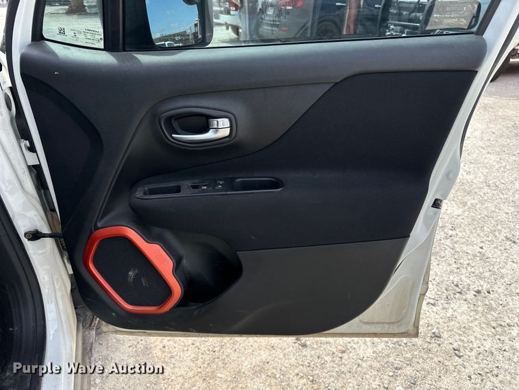 image for item OM9261 2018 Jeep Renegade  SUV