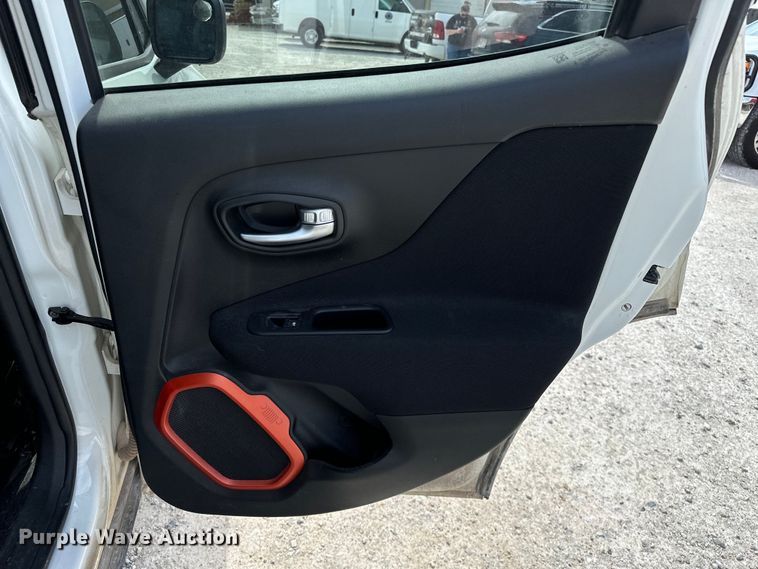 image for item OM9261 2018 Jeep Renegade  SUV