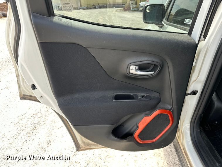 image for item OM9261 2018 Jeep Renegade  SUV