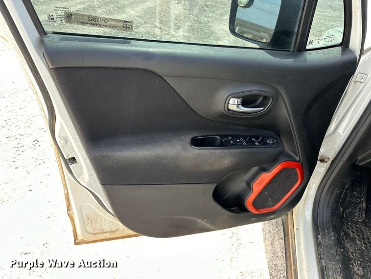 image for item OM9262 2018 Jeep Renegade  SUV