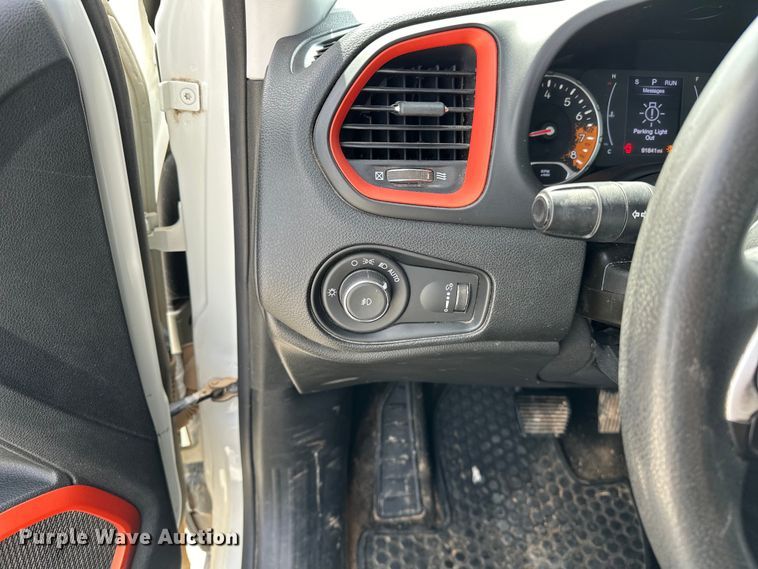 image for item OM9262 2018 Jeep Renegade  SUV