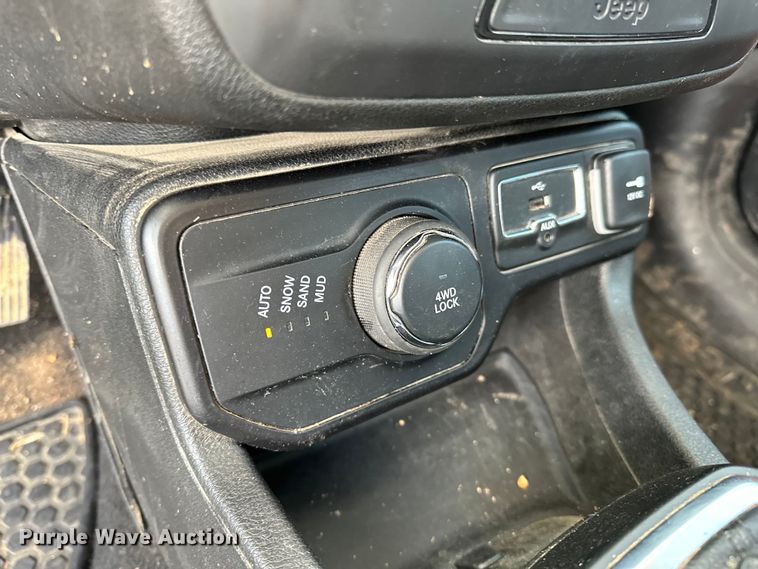 image for item OM9262 2018 Jeep Renegade  SUV