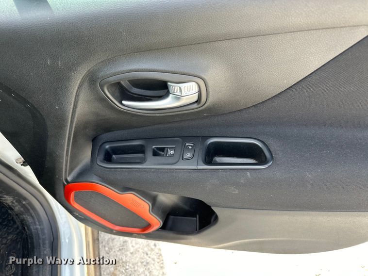 image for item OM9262 2018 Jeep Renegade  SUV