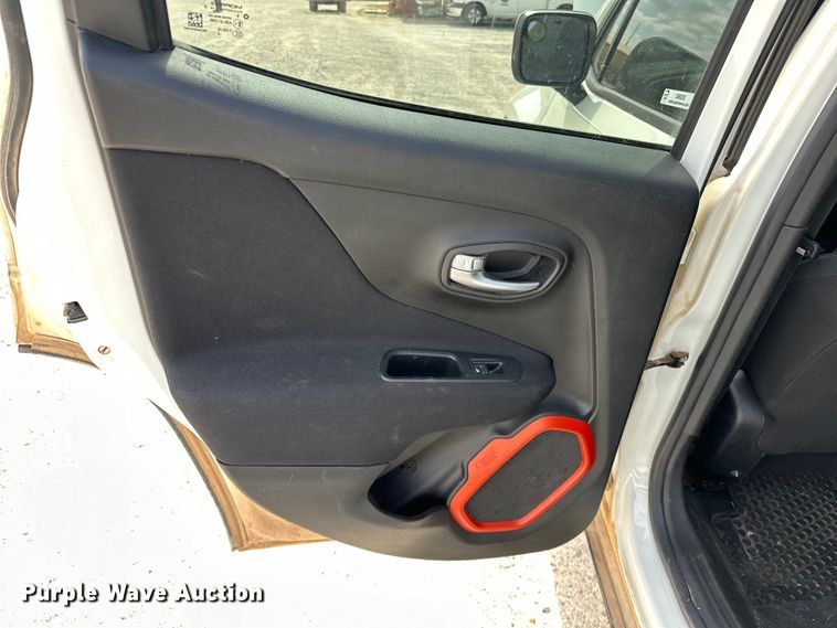 image for item OM9262 2018 Jeep Renegade  SUV