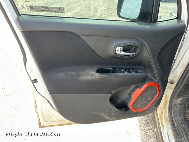 image for item OM9263 2018 Jeep Renegade SUV