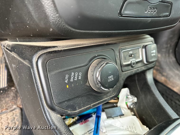 image for item OM9263 2018 Jeep Renegade SUV