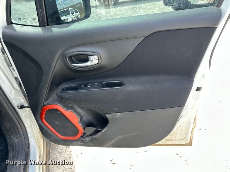 image for item OM9263 2018 Jeep Renegade SUV