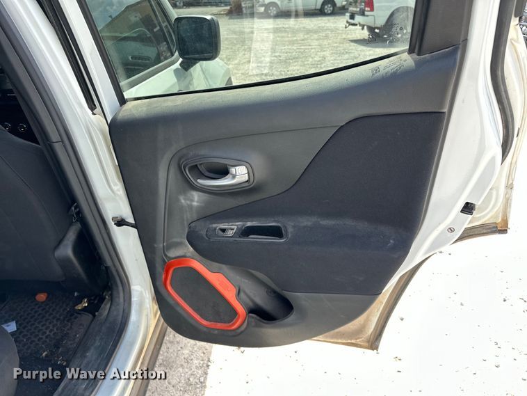 image for item OM9263 2018 Jeep Renegade SUV