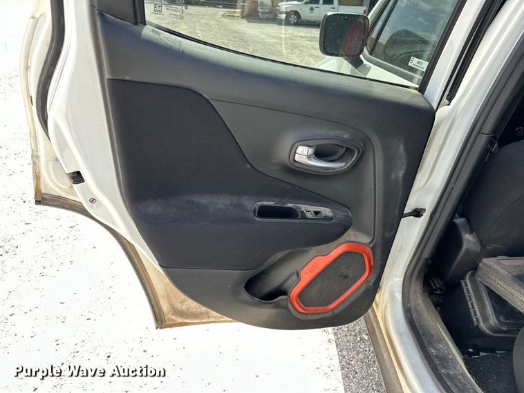 image for item OM9263 2018 Jeep Renegade SUV