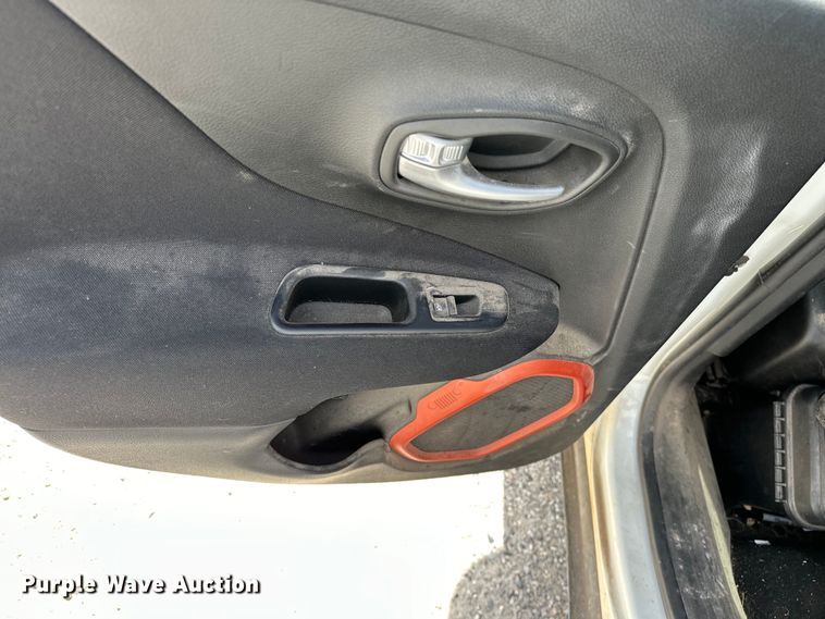 image for item OM9263 2018 Jeep Renegade SUV