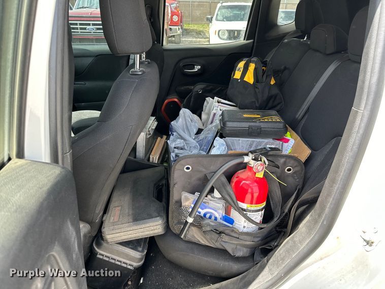 image for item OM9263 2018 Jeep Renegade SUV