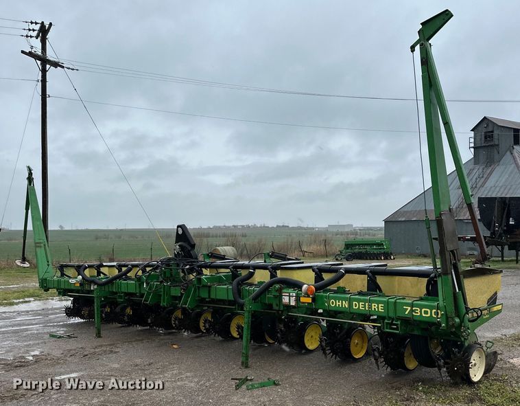 image for item DG4286 John Deere 7300 Max Emerge 2 planter
