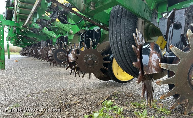 image for item DG4286 John Deere 7300 Max Emerge 2 planter