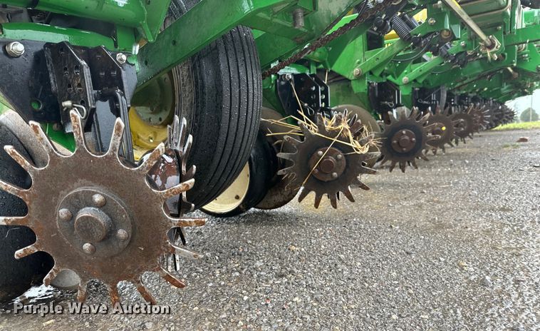 image for item DG4286 John Deere 7300 Max Emerge 2 planter