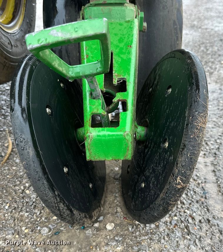 image for item DG4286 John Deere 7300 Max Emerge 2 planter