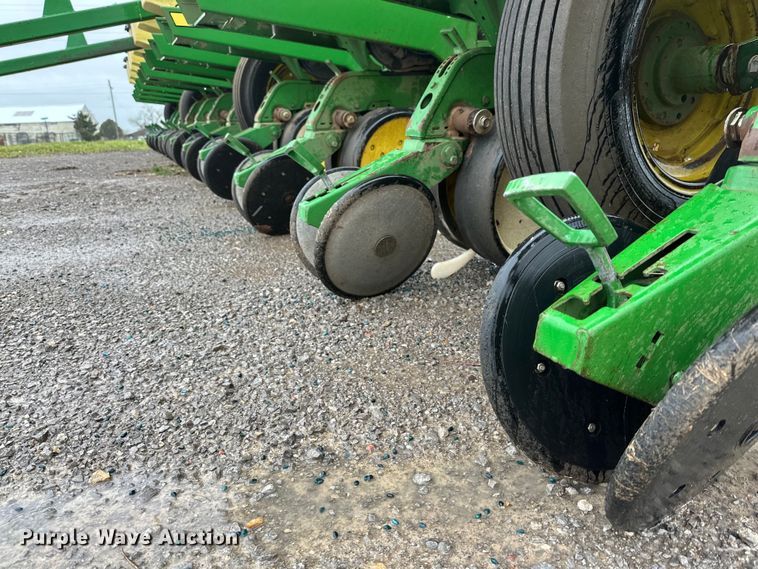 image for item DG4286 John Deere 7300 Max Emerge 2 planter