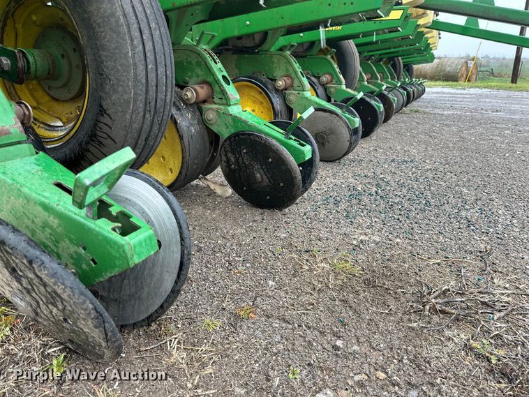 image for item DG4286 John Deere 7300 Max Emerge 2 planter