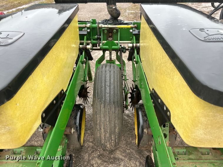 image for item DG4286 John Deere 7300 Max Emerge 2 planter
