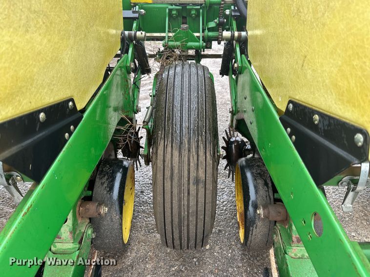 image for item DG4286 John Deere 7300 Max Emerge 2 planter