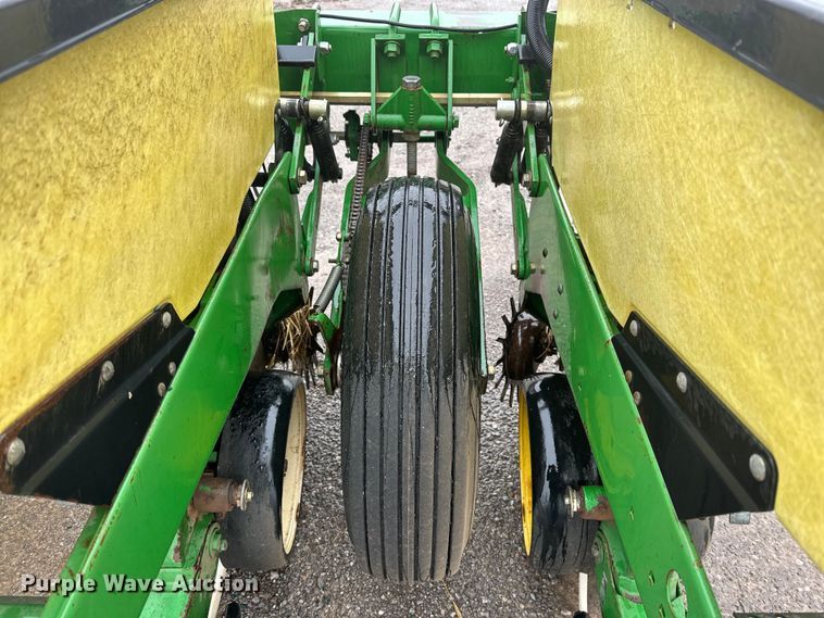 image for item DG4286 John Deere 7300 Max Emerge 2 planter