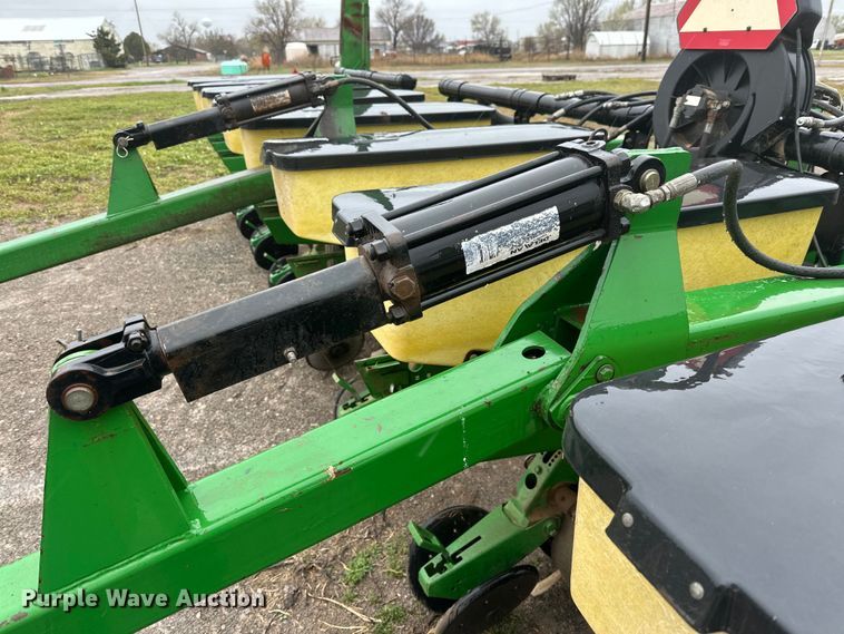image for item DG4286 John Deere 7300 Max Emerge 2 planter