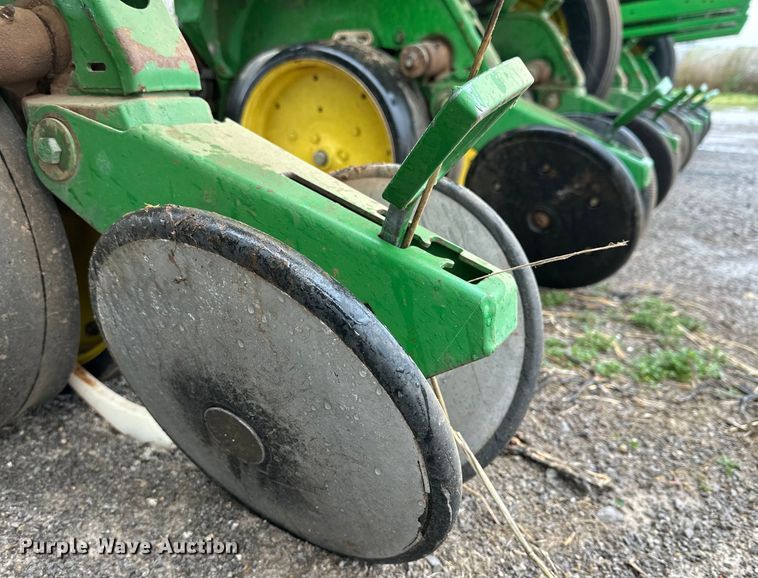 image for item DG4286 John Deere 7300 Max Emerge 2 planter