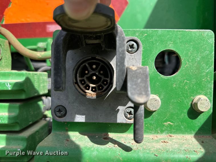 image for item DG4292 2014 John Deere 7210R MFWD tractor