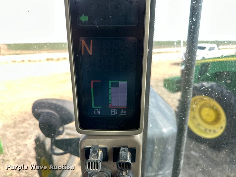 image for item DG4292 2014 John Deere 7210R MFWD tractor