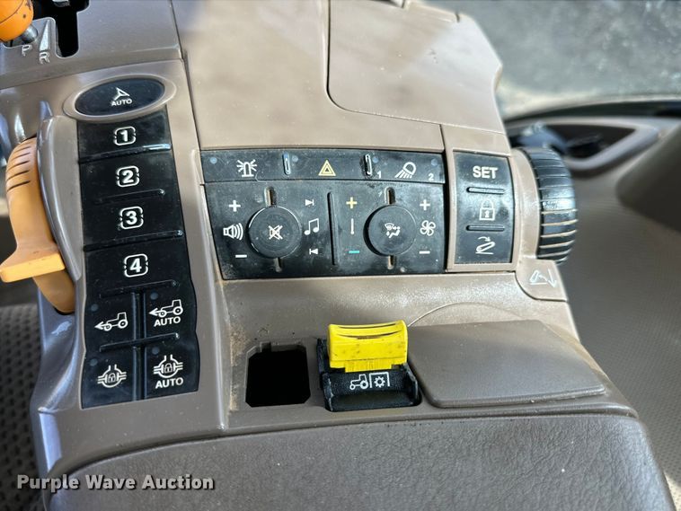 image for item DG4292 2014 John Deere 7210R MFWD tractor