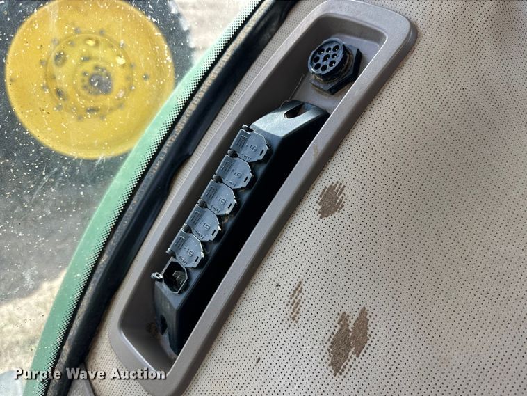 image for item DG4292 2014 John Deere 7210R MFWD tractor