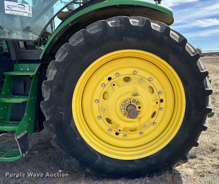 image for item DG4292 2014 John Deere 7210R MFWD tractor