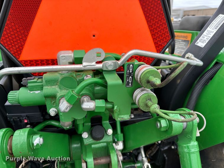 image for item DG4295 2018 John Deere 3046R MFWD tractor