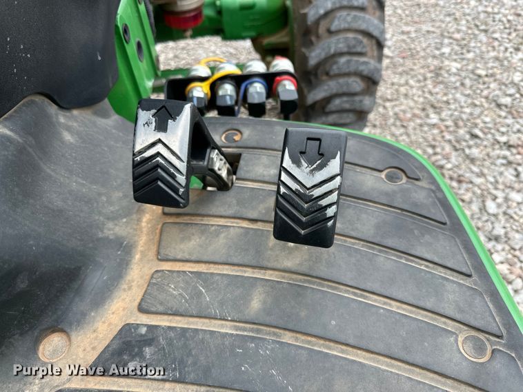 image for item DG4295 2018 John Deere 3046R MFWD tractor